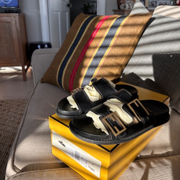 Fendi slides size 38 black